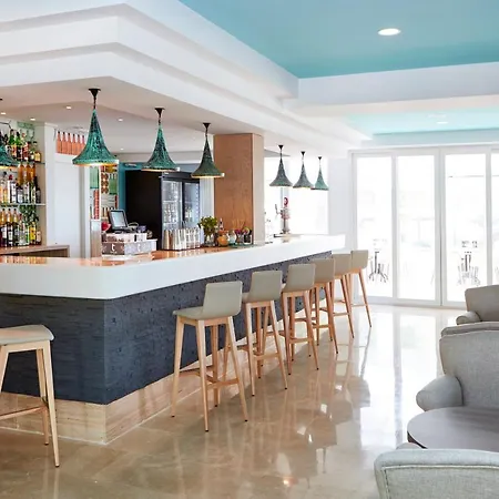 Universal Laguna 4*
