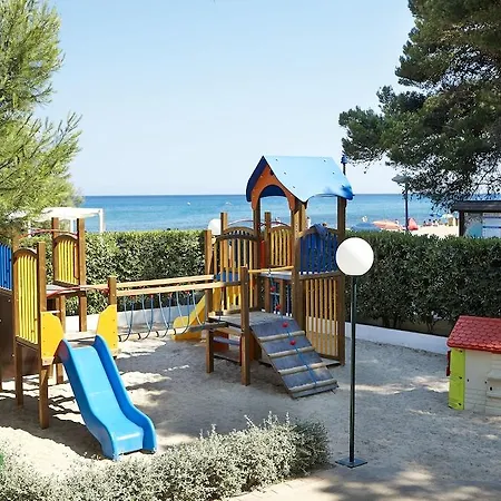 Universal Laguna 4*