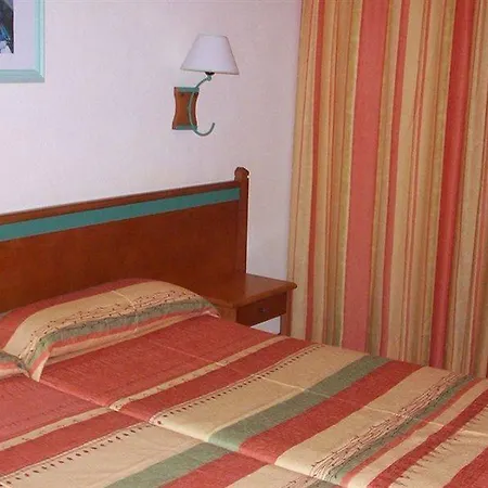 Universal Laguna 4*